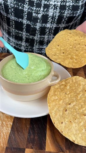 Milagro Reyes on Instagram: "Sabías que si partes un aguacate por la mitad tendrás una riquísima mayonesa casera"