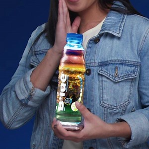 101K views · 4.5K reactions | 4 easy steps lang para kuminang ka sa dilim! Check out this tutorial! What are you waiting for? Grab these LIMITED EDITION bottle designs from your nearest supermarket or convenience store and #LightYourFeels with B’lue! Create your LIT selfies here: https://goo.gl/fUK2qe #BlueFeelsLike | B’lue Philippines | Facebook