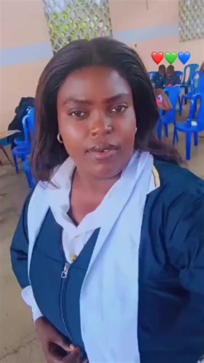 Espérance Mangovo ingénieur en informatique de gestion 💻💻💻 c'est mon domaine d'expertise la couturière Deluxe ✂️👕👗🧵