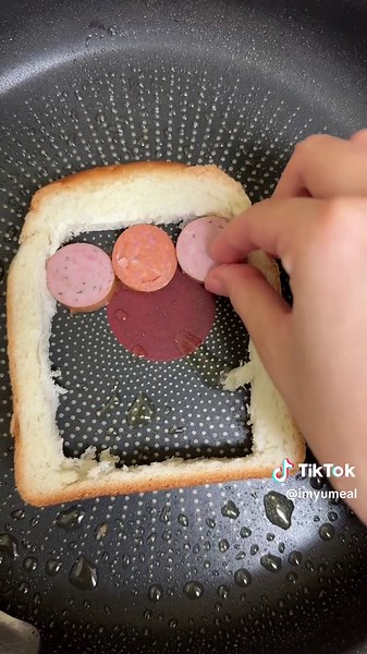 How to Make Delicious Sausage Bread: Cooking Video