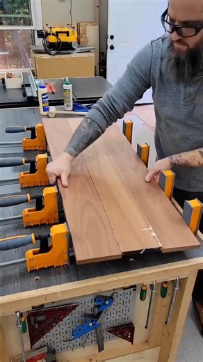 BORA Tool on Instagram: "Precise clamping has never been so easy.⁠ 👌 The BORA Parallel clamps are designed with jaws that slide up and down. and a simple lift making it automatically parallel as you tighten them on your project. Simple but functional. 📷 @overkillwoodcraft #barclamps #clampingtools #carpentry #woodwork"