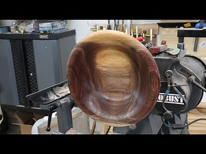 Applying an Oil Finish to a Walnut Bowl with Sam Angelo