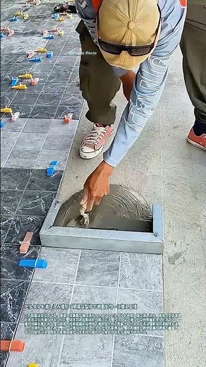 モルタルを流し込み成形：簡易な型枠で地面を均一に整える技