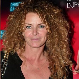 C'était la cousine de notre cher Cricri d'amour dans Hélène et les garçons ❤️ Manuela Lopez fête aujourd'hui ses 47 ans 🎂 | Télé Loisirs