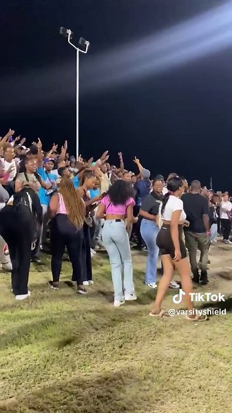 Nothing hits like that FNB Varsity Shield energy! ⚡💥 #RugbyThatRocks #FansThatRock #NxtLevel