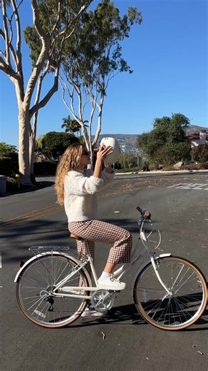 Cruise like you mean it. 🚦Beaumont ST 7-Speed is built for city riders who want classic style and modern comfort. ✓ Lightweight steel frame ✓ 7-speed drivetrain for any hill ✓ Step-through design = easy on, easy off ✓ Commuter-ready with fenders & rack ✨ Over 3,000 5-star reviews say it all. Tap to ride the Internet’s favorite city bike. | Retrospec