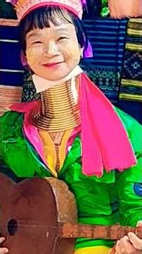 Север Таиланда: девушка Падаунг и гитара | Northern Thailand: Padaung girl with guitar #songs #folk
