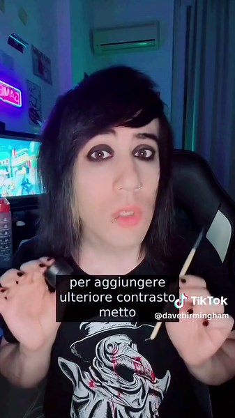 Tutorial: Emo Makeup for Beginners