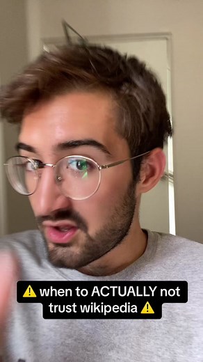 Bird language wikipedia be like 🐦🐦💻 #language #wikipedia #scots #croatian #linguistics #greenscreen