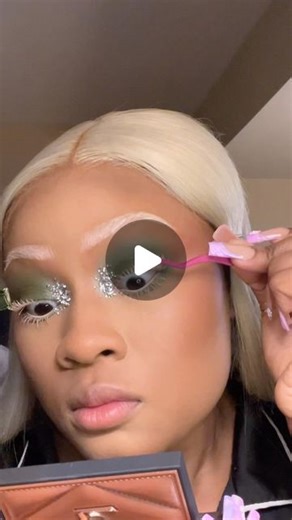 Deborah Campbell | did I make the right choice?👀 MAJOR DEETS⤵️ Eyeshadow Base “0” Acid Reign Base “Blank Canvas” @plouise_makeup_academy Shimmer Palette... | Instagram