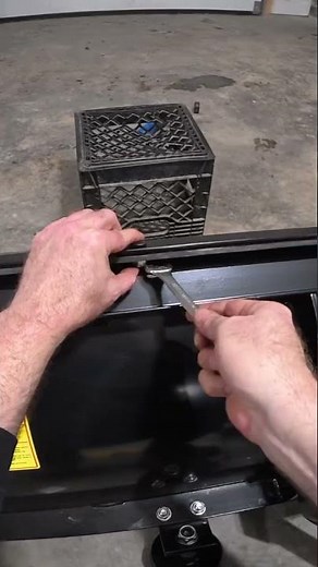 Snow plow assembly