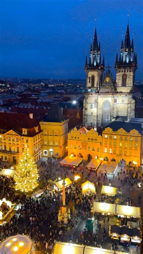 The Christmas markets in Prague are truly magical! The city turns into a winter fairytale, with twinkling lights, festive stalls, and the smell of mulled wine everywhere 🎅🏻🍷 The main market in Old Town Square is my favorite! It has a huge Christmas tree, live music, and delicious local treats like trdelník and roasted chestnuts 😍 The markets open on 29 November, which is just around the corner, and they’re honestly one of the best in Europe. Prague looks incredible during the holidays, espec