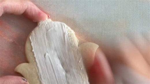 Artist skillfully makes the Corn Cob Cookie that is perfect to every little detail