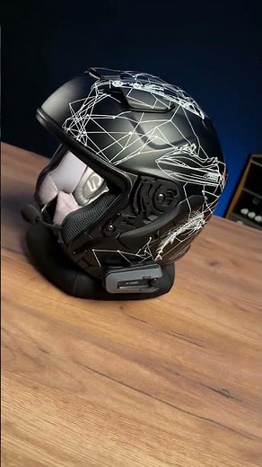 GPSTRADE's Stage 3 sound system fits into the Shoei J-Cruise 3 helmet.