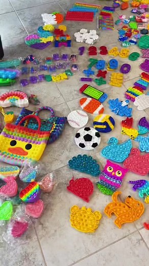 What do you collect? Let me know in the comments! 😊 #mrsbench #fidgettoysplus #mrsbenchfidgets @fidgettoysplusinc #FrunktheBeat #fidgettoycollection #fidgettoycollector #fidgettoycollections