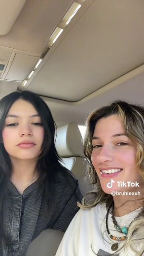Lesbian Kissing Tips: Exploring WLW Tension and Hand Placement