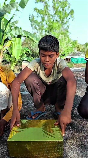 क्या गर्मी 🥵 Gift 🎁 निकलेगा😱🔥#hearttouching#gift#sad#garmi#shortsfilm #trending