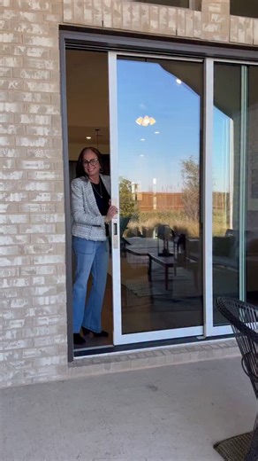 Sweet Life Realtor 🍍 on Instagram: "10% glamor, 80% fighting doors, 2049302% cussing. 😁 🏠 Stacy Keanaaina, Broker Associate 🖤 HH Realty 📲 682-551-9567 📩 SweetLifeTexas@gmail.com #RealtorLife #ILoveWhatIDo #KeepItSuperSimple"