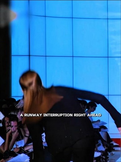 Runway interruption handled perfectly #giselebundchen #valentino #runway #fashion