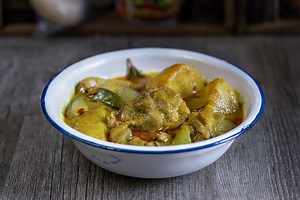 Pollo con curry amarillo tailandés | Kwan Homsai
