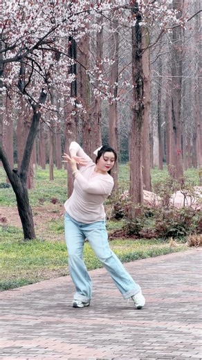 见花如见面… #见花如面舞蹈 #原创编舞 #在春意盎然里起舞 #零基础教学 #成人舞蹈