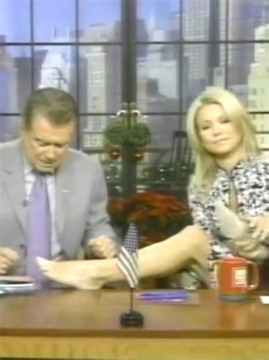 Sanitizing Feet Fun with Kelly Ripa and Matt LeBlanc