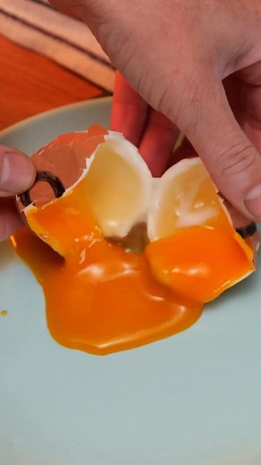 18K views · 24 reactions | How long it takes to cook your perfect egg 讀 | 5-Minute Crafts UK | Facebook