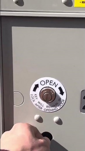 How To Use Parcel Locker Doors on a Cluster Mailbox (key stays in the lock after you open it!)