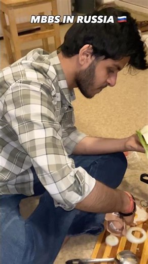 Burger 🍔 in Russia #mbbsabroad #medico #minivlog #foodie #fyp #travel #explore #shorts #mbbs