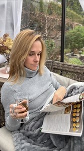 Winter is the perfect time to slow down, dream a little, and order seed catalogues while planning what you’ll be planting for 2026. Planting season starts early for me; I sow my very first seeds on January 1st every year as a New Year’s tradition. Seed catalogues I’m loving (and planning with): @veseysseeds @stokeseeds @selectseeds @johnnys_seeds @oscseeds Any others that you would add to the list? | The Knotty Garden