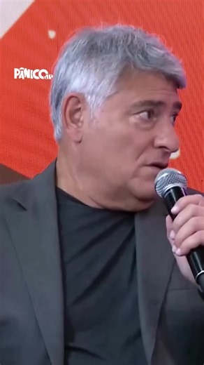 Qual é a diferença de narrar na Record e na Globo? Será que Cleber Machado foi sacaneado na emissora do plim-plim? Bola em jogo pra você ligado no Pânico! O narrador responde essa e outras perguntas da trajetória narrando o que 22 pernas de pau fazem nos campos pelo Brasil. ▶️ Assista ao #Pânico na íntegra no canal no YouTube. 📺 Confira na JP News e Panflix 👻 Siga o nosso perfil @programapanico #Pânico #Globo #Record #CleberMachado