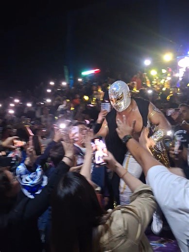 El recibimiento para el gran ídolo #Mistico con la canción que se ha convertio en himno #luchalibre #mexico #fyp #wrestling