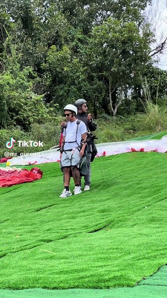 Experience the Thrill of Advance Paragliding