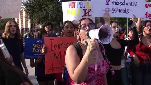 Hundreds of Arizona students march to Capitol to protest ICE
