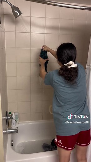 Hand Washing Clothes in a Bathtub: Easy Tips for Travelers