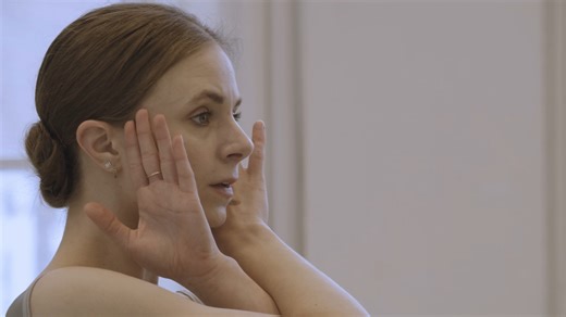 Today we would like to share with you a video with rehearsal insights into "Jane Eyre" - the choreographer Cathy Marston, our Principal Ida Praetorius and the composer Philip Feeney talk about the ballet and the rehearsals in Hamburg ✨ There are still a few remaining tickets available for the performances in December & February, otherwise look out for tickets for July 6! Film by (c) Kiran West | Hamburg Ballet