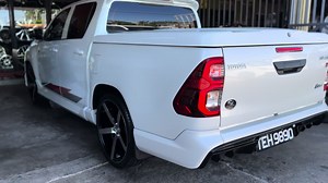 Custom Toyota Low Lux on 22-inch Rims