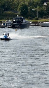 Probably the fastest ⚡️electric powerboat - F4 boat - racing for 15 minutes with top speed of #115 km/h • 50KW - real cool 👌 | Powerboat Racing World