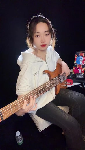 【04-10 22点】PinkBass直播录播切片《这个吉他怎么没有声音？！》