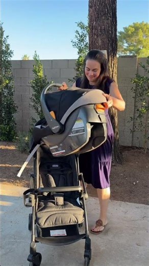 Want a travel stroller that works with a Chicco Infant Car Seat? This is the Chicco Presto! #fold