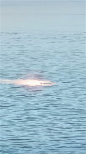 Rocket Missile Skims Over Water Past Destroyer! War Thunder