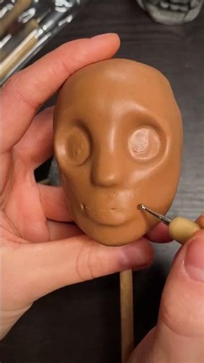 The first "mini me" doll in 2024, here we go! 🗝️👀 #minimedoll #coralinedoll #dollmaker