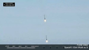 21K views · 193 reactions | Ieri dal Kennedy Space Center è stato lanciato un Falcon Heavy con a bordo il satellite GOES-U. Come consueto sono molto spettacolari le immagini dei due "side booster" (nello specifico B1086 e B1072) che ritornano contemporaneamente al sito di lancio. Fonte video: SpaceX / Elon Musk su 핏 | AstronautiCAST | Facebook