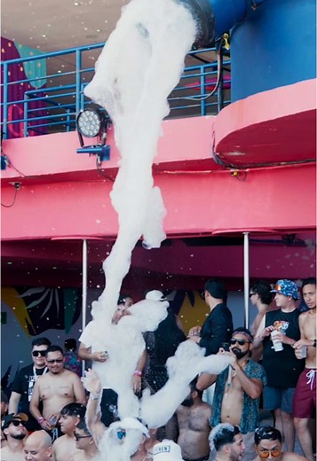 Diviértete en la Pool Party de Coco Bongo en Cancún