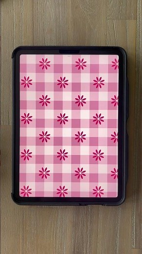 Couldn’t resist another gingham daisy pattern - this time in pink 💕#procreateforbeginners #pattern