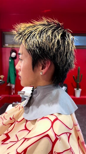 High Tone BUZZ.🌝 ⁡ 12〜1.5mm ⁡ スタイリング剤をつけて動きが出せる、これくらいの長さもアリ🙆🏽‍♂️ ⁡ ⁡ ⁡ ご予約、質問はDMでも受け付けてます！ はじめましての方もウェルカム💪🏾 ⁡ ーお知らせー ↓ ※今月予約枠減ってます！予約とりづらくなるので早めのご予約がおすすめです。宜しくお願いします😊 ⁡ ⁡ ⁡ #坊主#BUZZ#BUZZCUT#メンズハイトーン#金髪坊主#メンズヘア#フェード#メンズヘアカタログ#フェードカット#似合わせカット#渋谷バーバー#東京バーバー#髭#嶋壽兆展#beforeandafter #hairstyles#barbershop#barber#WAHL#fade#fadecut#mericanbarbershop#japan#tokyo#shibuya#이발소#理发师#ช่างตัดผม ⁡ ⁡ ⁡ ⁡ ⁡ ⁡ ⁡ ⁡ ⁡ ⁡ ⁡ ⁡ ⁡ ⁡ ⁡ ⁡ ⁡