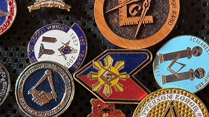 Since becoming a Master Mason, Kaveh Astaneh-asl has built an impressive collection of Masonic pins—each with a story. What started with a Facebook post asking for extra flair turned into a nationwide exchange: people sent him pins, and he shared the history behind them. Now, his favorite part isn’t collecting—it’s giving them away. “Someone once took a pin off his lapel and gave it to me,” he says. “I thought that was so cool.” #MasonsofCA | Masons of California
