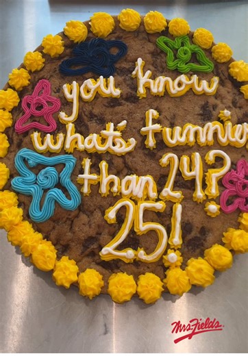 What’s funnier than 24?… 25!” 🧽 🍪 Perfect cookie cake for someone turning the big 2️⃣5️⃣! #S#SpongeBobW#WhatsFunnierThan242#25B#BirthdayCookieCakeSpongeBobMemes