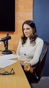 Uma história difícil de ouvir, mas impossível de ignorar. 💔 Flaviane Bispo perdeu a filha, Tainá, para o suicídio depois que ela revelou ter sido 4b3s4d4 pelo próprio pai. Desde então, transformou a dor em luta pra que nenhuma outra criança viva o mesmo horror. Esse episódio é um grito de justiça, de amor e de coragem. Porque o silêncio protege o 4gr3ss0r, nunca a vítima. Assista ao episódio completo no meu canal do YouTube Dando Voz Cast (link na bio). | Ana Carolina Oliveira