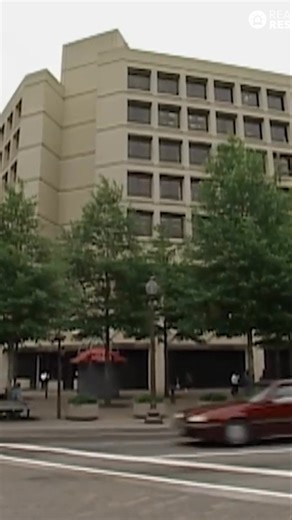 In the lab, a thumbprint on the door linked Alton Coleman to the crime. Prints from the little girl's hands matched those on Vernita Wheat's schoolbooks found at her home. The microscopic details told a story of connection and consequence. #ForensicScience #Evidence #CriminalJustice #TrueCrime #SolvingTheCase | Real Responders